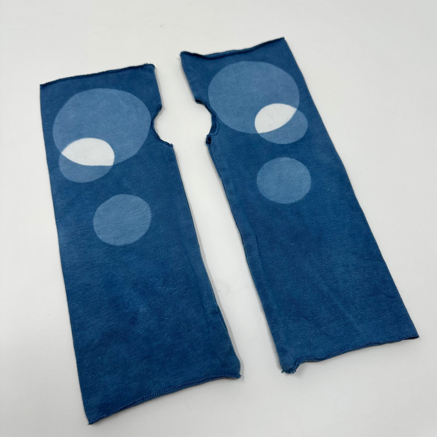 Indigo bubble arm warmers